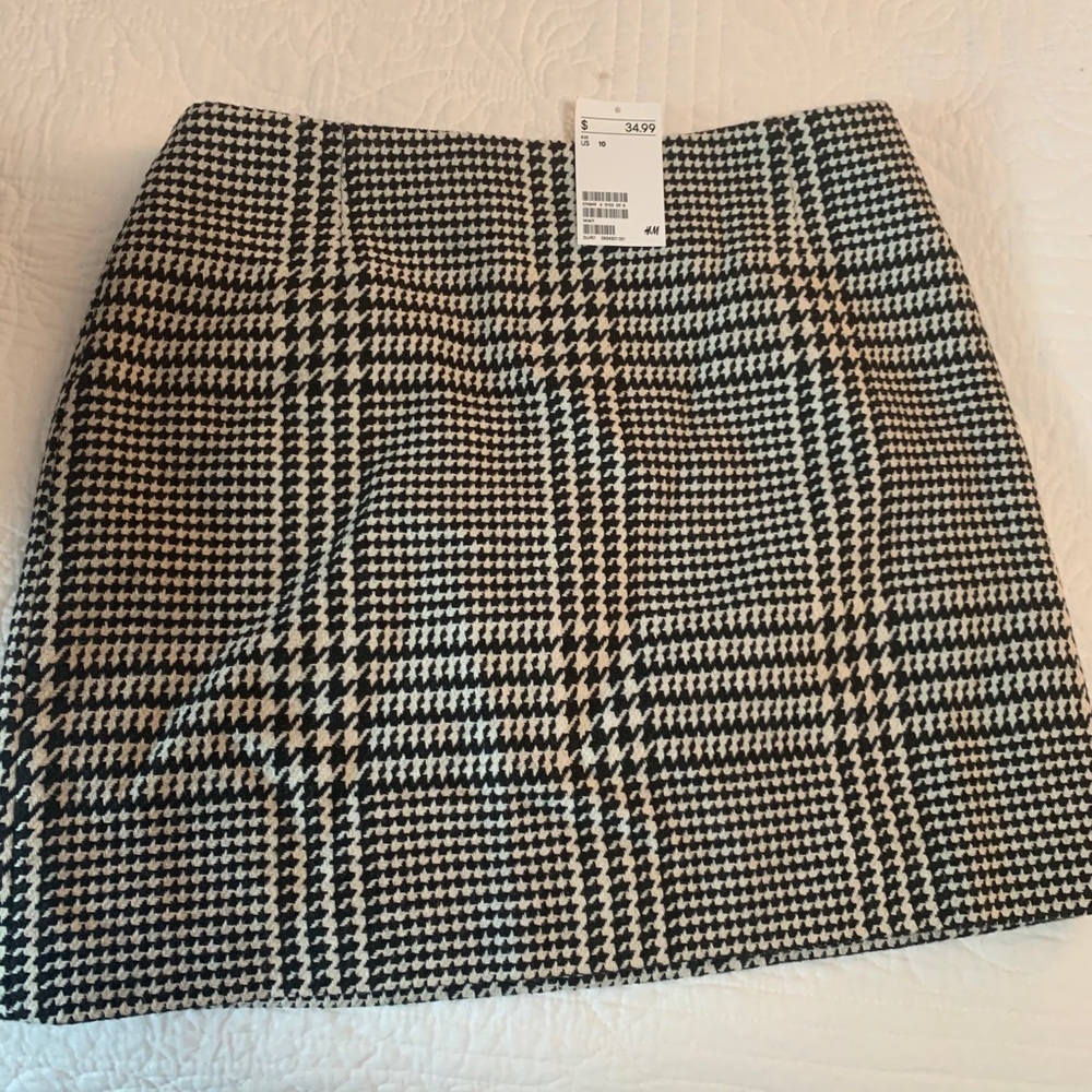 NEW WITH TAGS - H&M Houndstooth Mini Skirt